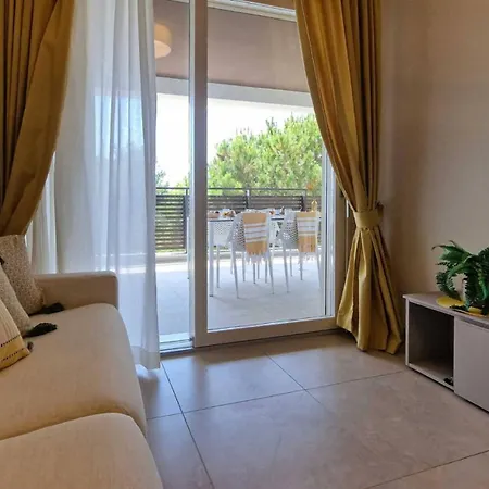 Apartman Trendy Seafront With Terrace