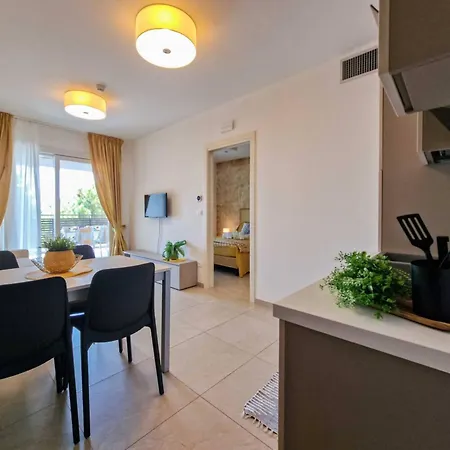 Trendy Seafront With Terrace Apartman