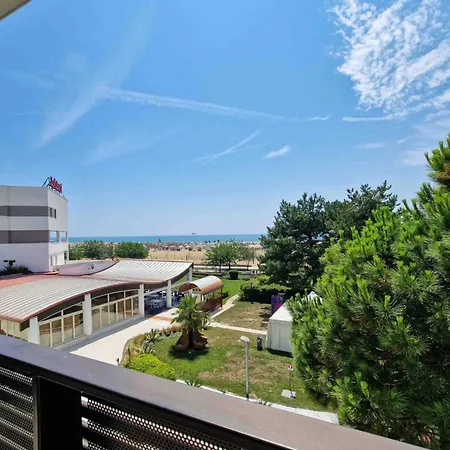 Apartman Trendy Seafront With Terrace Bibione