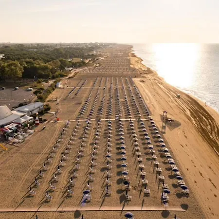 Apartman Trendy Seafront With Terrace Bibione